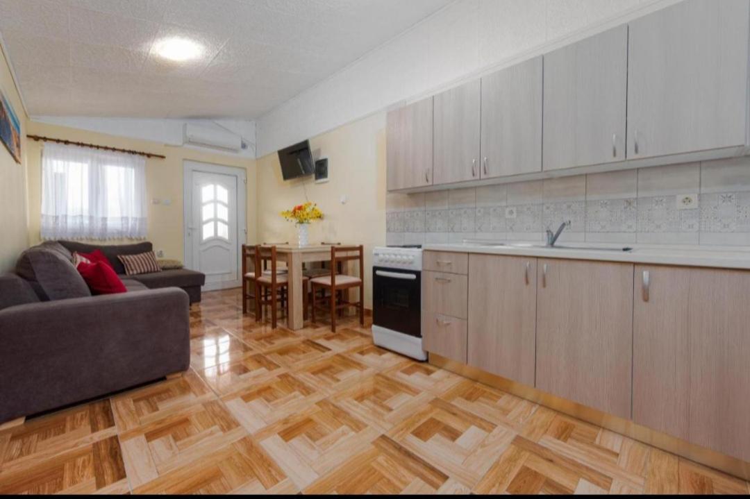 Apartman Zlata Vir Exterior photo
