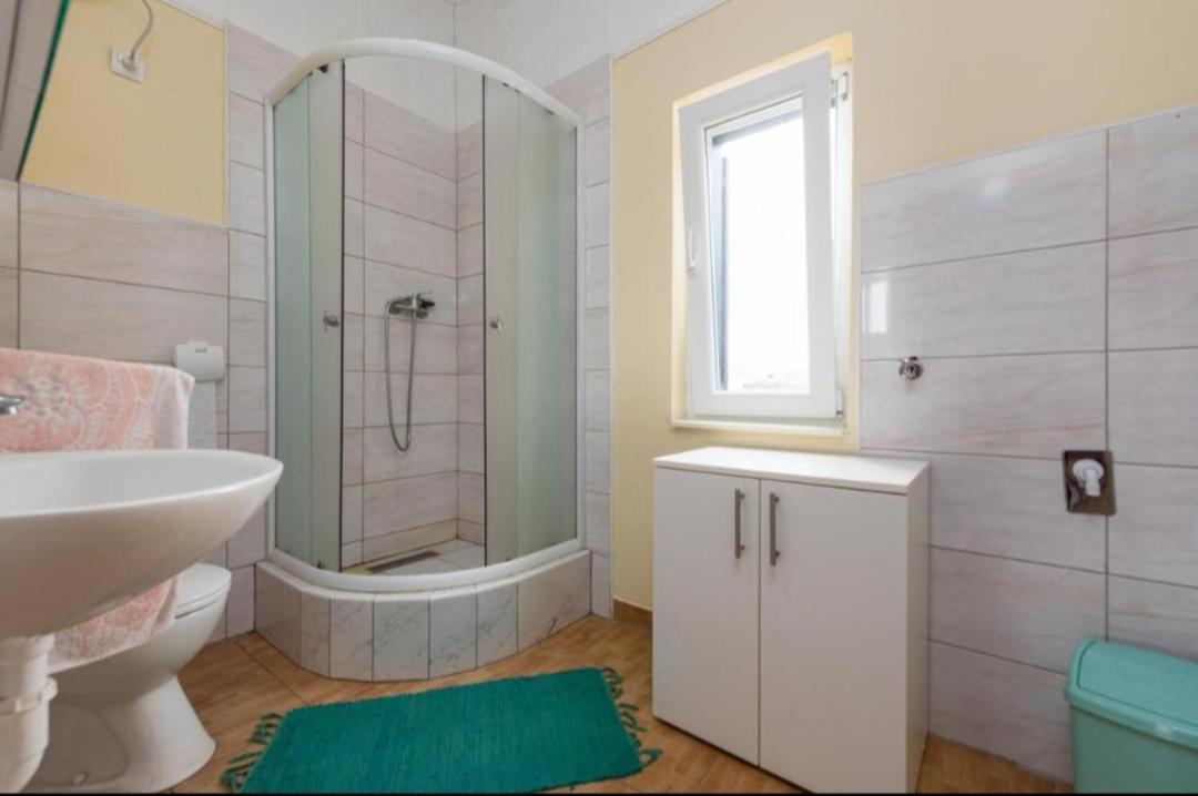 Apartman Zlata Vir Exterior photo
